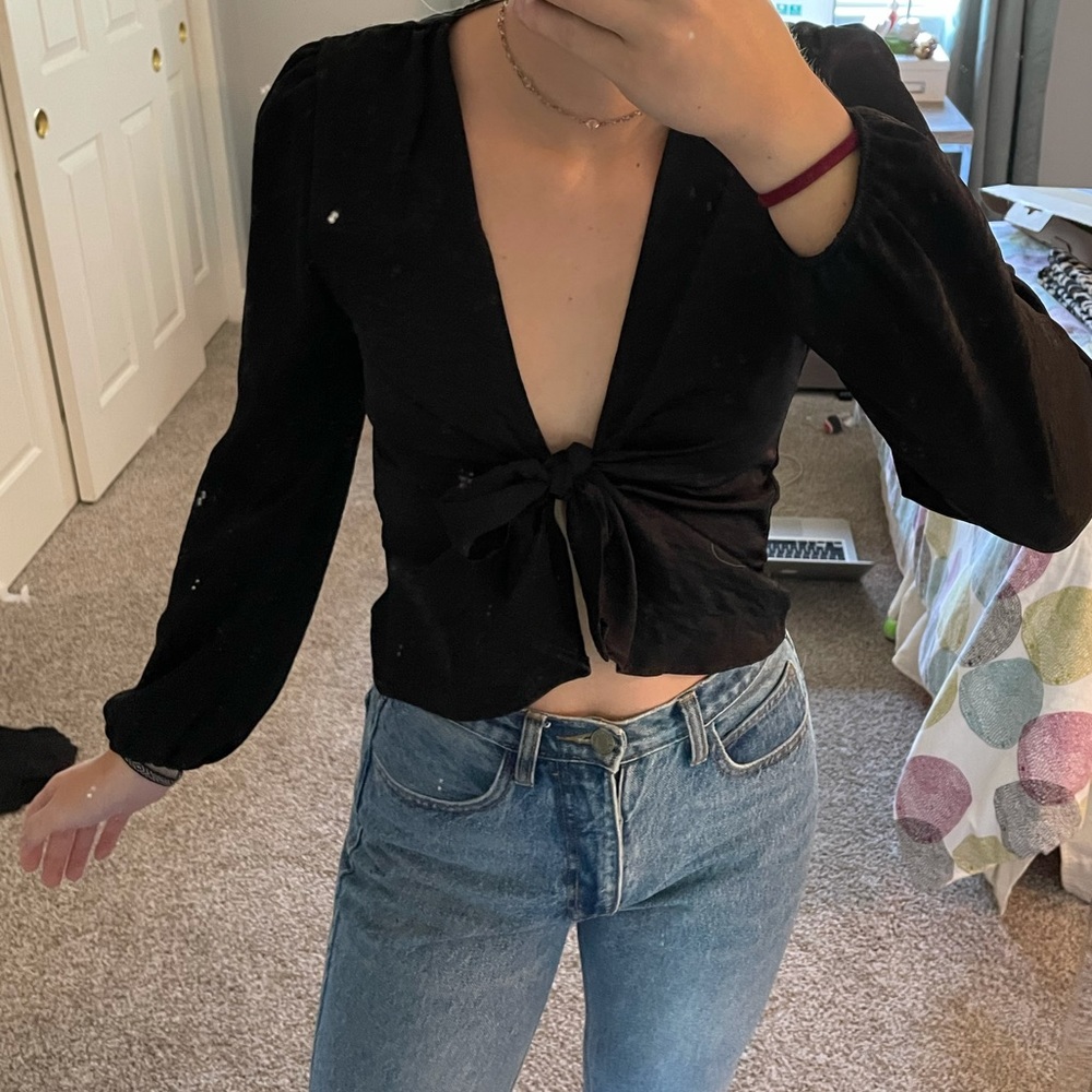 Windsor Tie Front Top